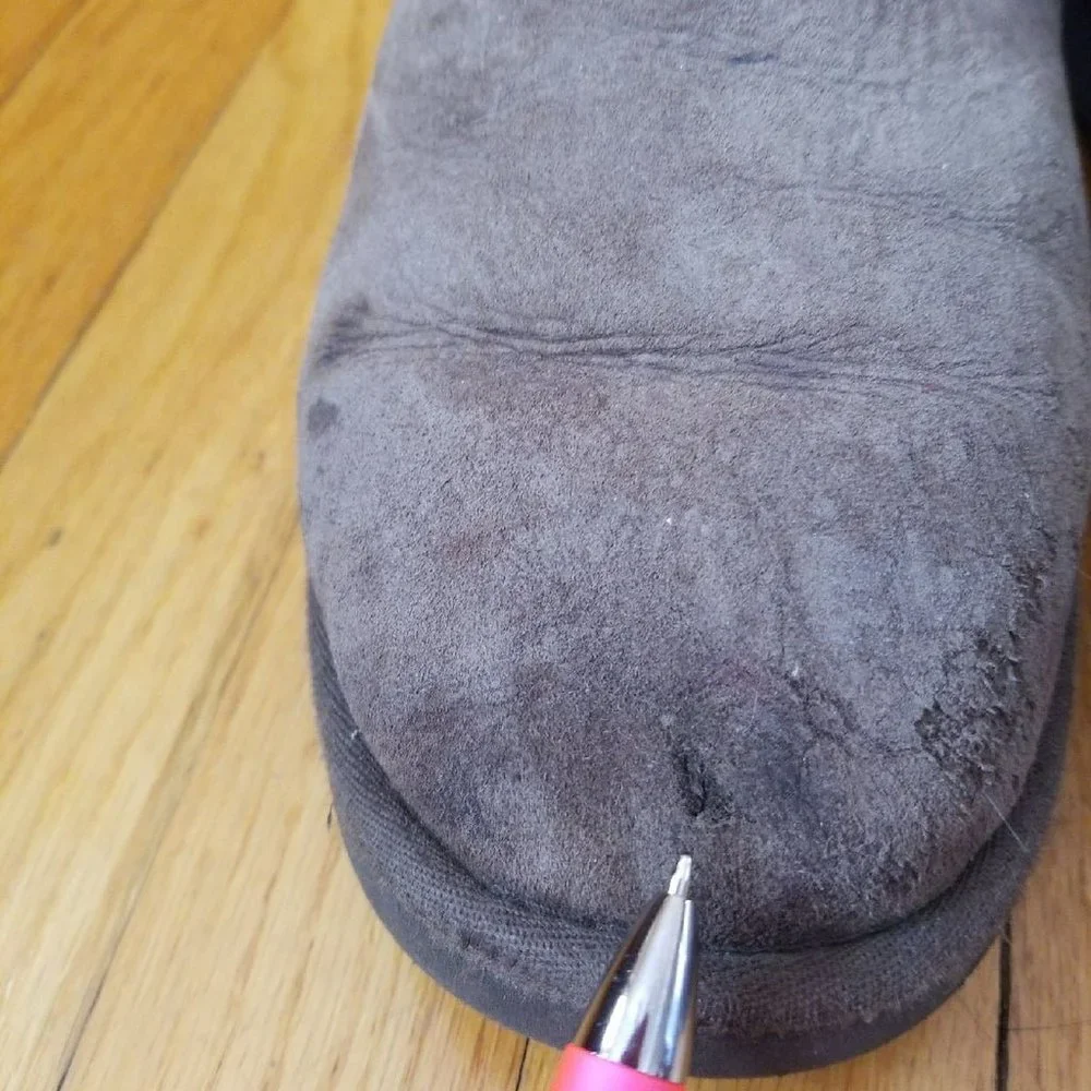 UGG boots size s/n 5825, size 8